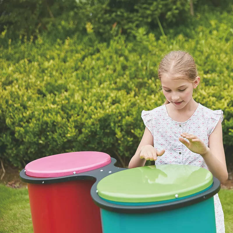 Ikkita kongiya ochiq havoda